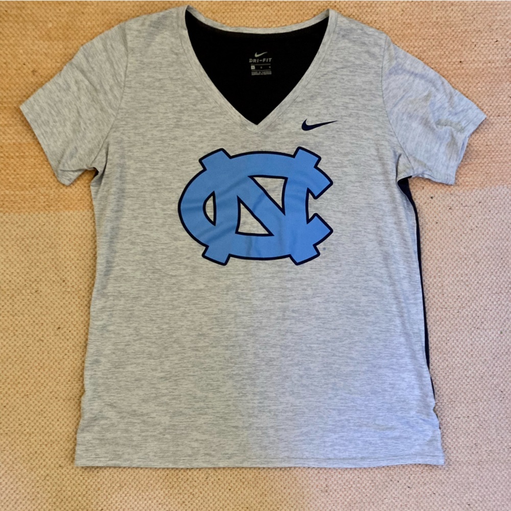 Nike Dri-FIT UNC Tar Heels T-Shirt Gray V-Neck Women’s L